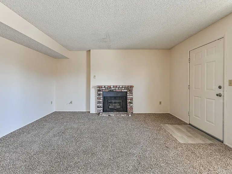 1021 W Perdew Ave — Photo 31