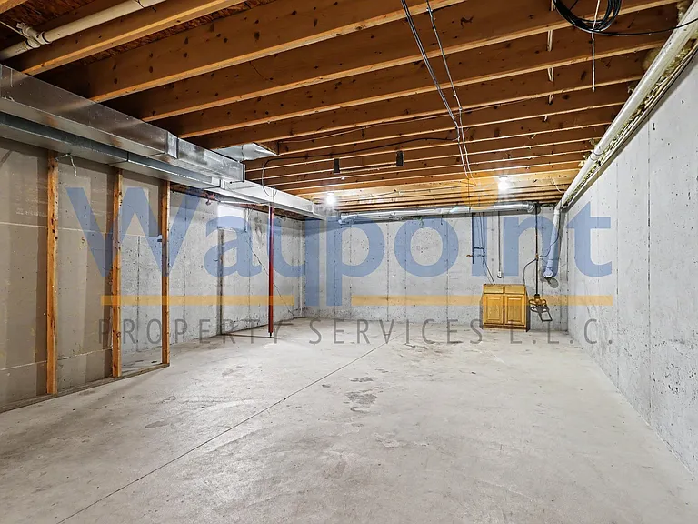 632 E Washington St — Photo 13