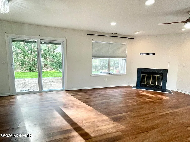 21 Evergreen Dr — Photo 4