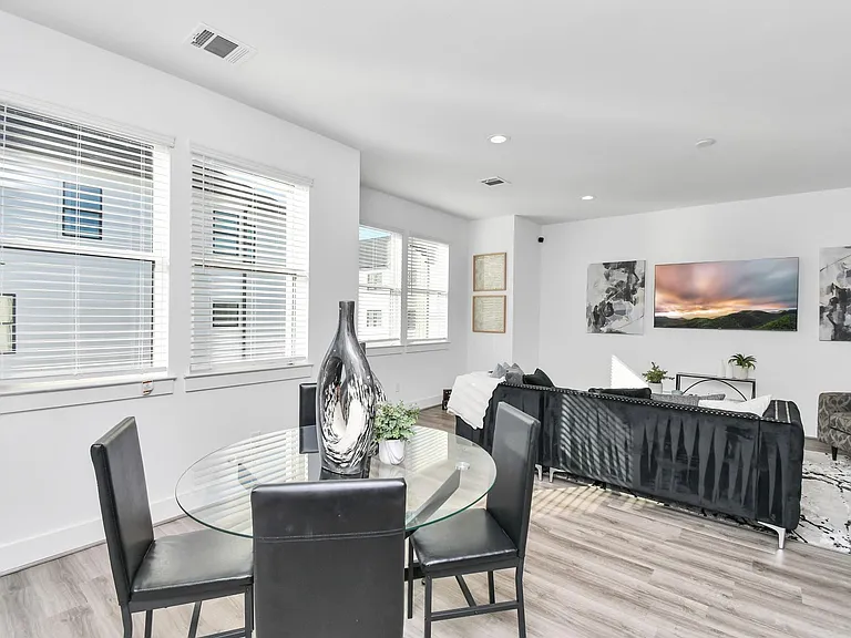 9029 Laverne Oak Ln — Photo 19
