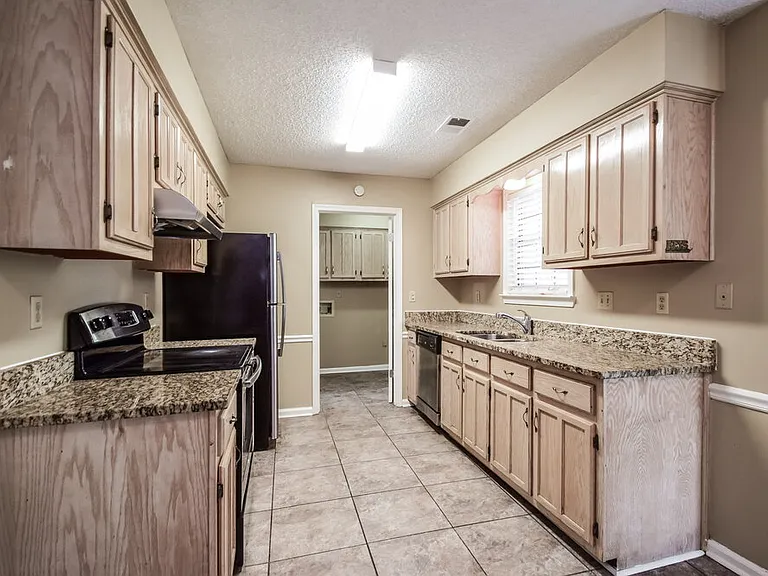 6498 Heatherwood Dr — Photo 7