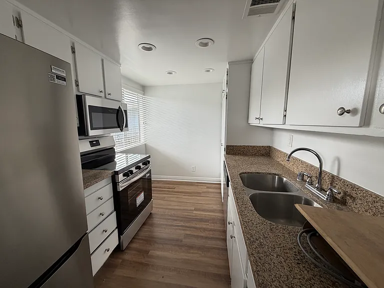 5038 Hazeltine Ave. — Photo 13