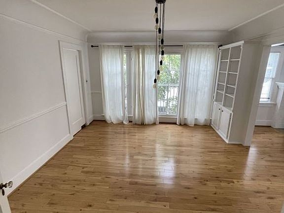 3rd image of 1941 N Vermont Ave #4