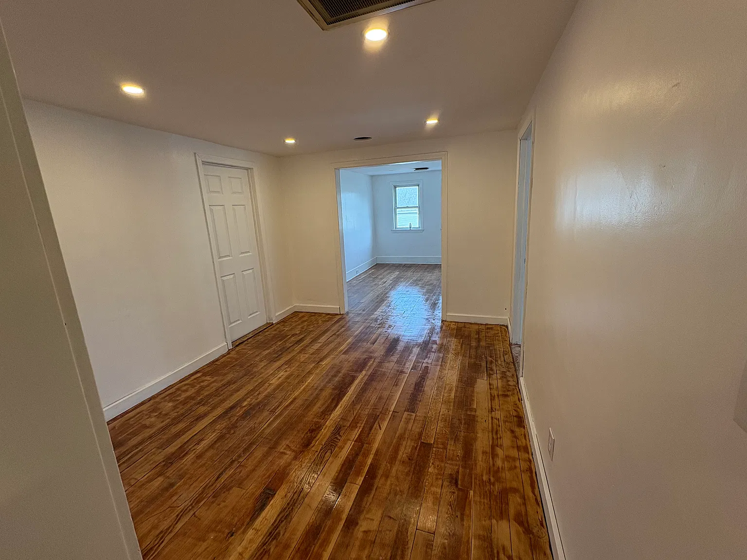 2 bed, 850 sqft, $2,000 — Photo 4