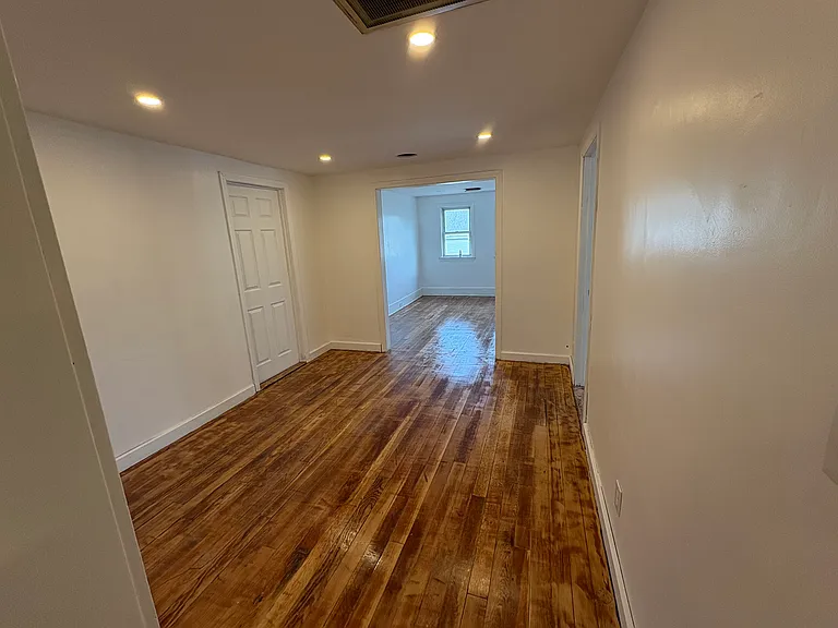 10-12 Searle Ave #12R — Photo 4