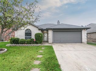 660 Babbling Brook Dr, Saginaw, TX 76179