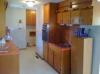 3rd image of 1109 S Topeka St