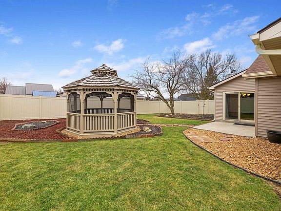 4th image of 210 Knoll Ridge Blvd