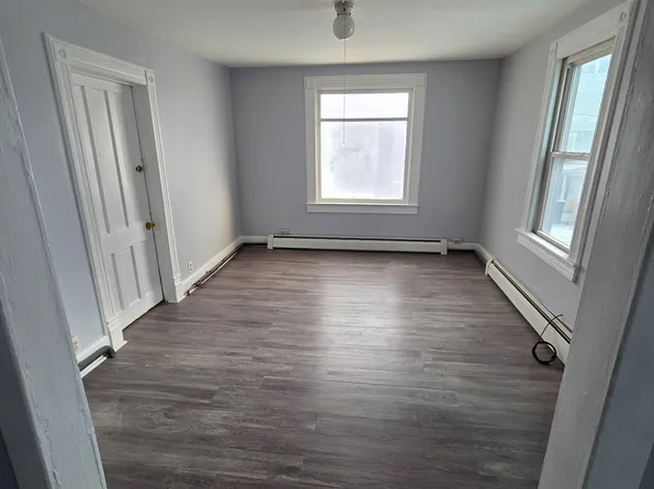 54 Spruce St, Oneonta, NY 13820