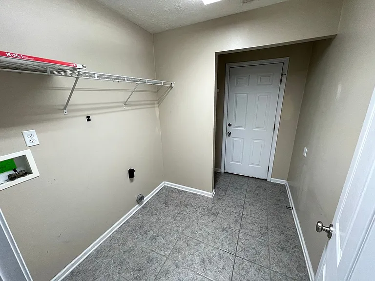 1547 Overlook Cir — Photo 21