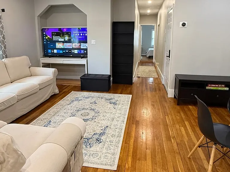 spacious living room, ideal for family gatherings or welcoming guests in total comfort.