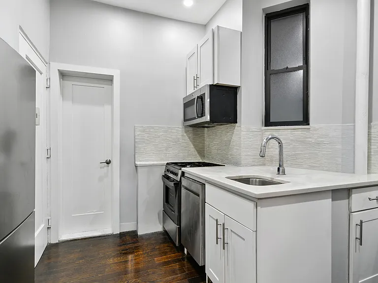 239 9th Ave #A — Photo 3