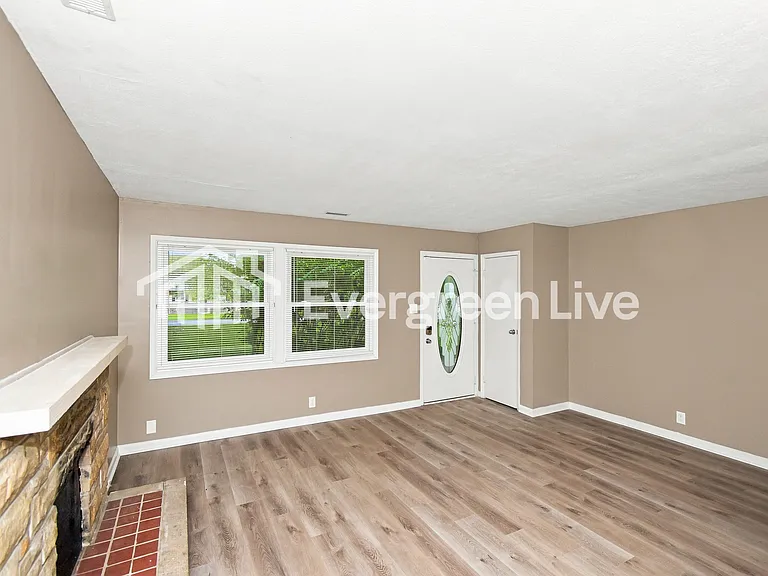 3314 N Ashland Ave — Photo 3