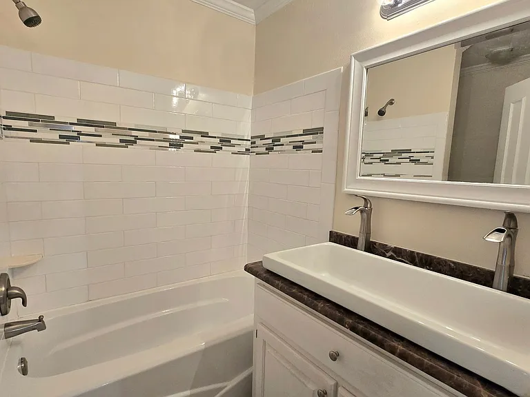 10017 Foxrun Rd — Photo 12