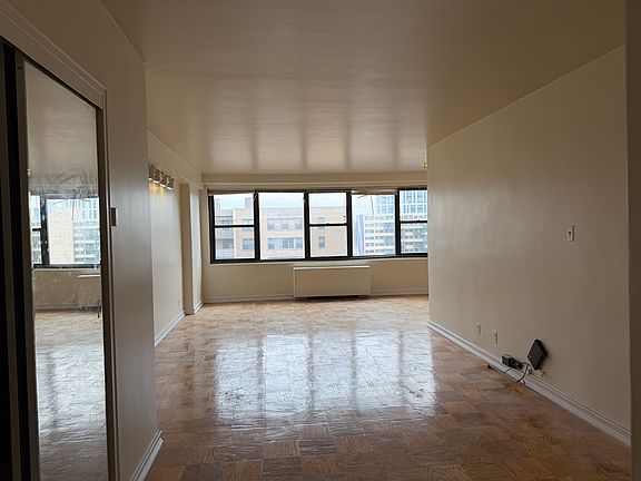 4th image of 225 Saint Pauls Ave APT 17L