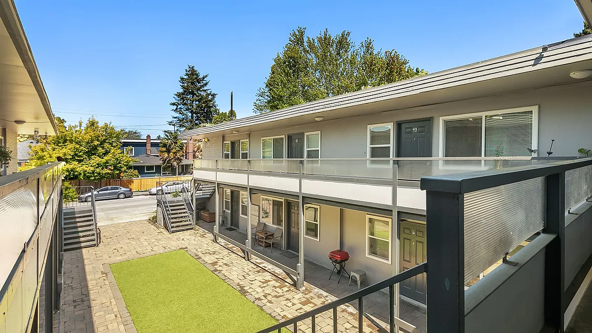 Building Photo - 1201 S Cloverdale St