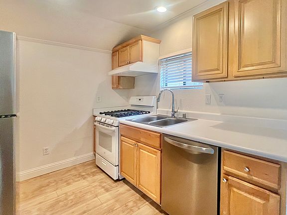 5th image of 215 Iowa St APT D