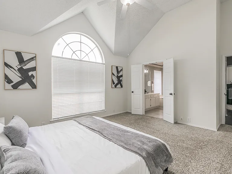 7017 Chateau Dr — Photo 18
