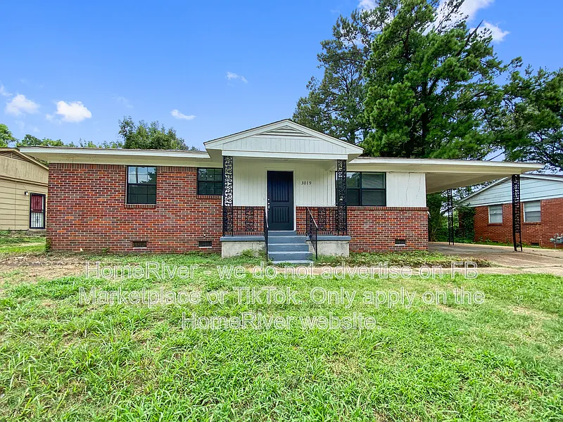 3 bed, 1.5 bath, 1375 sqft, $1,215 — Photo 1