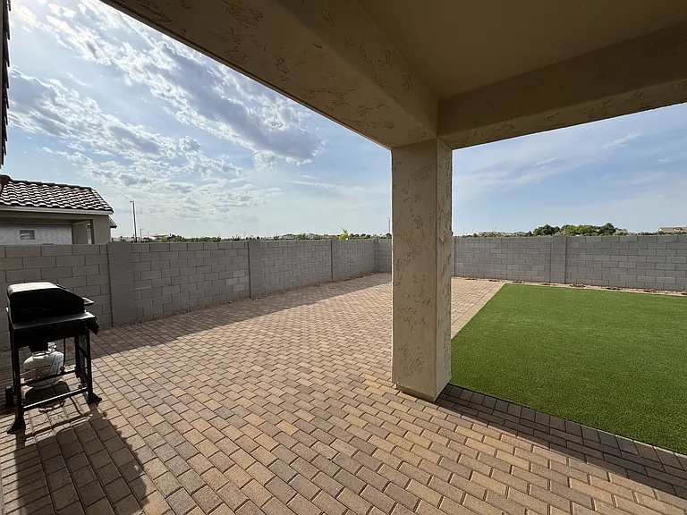 643 W Riparian Dr — Photo 50