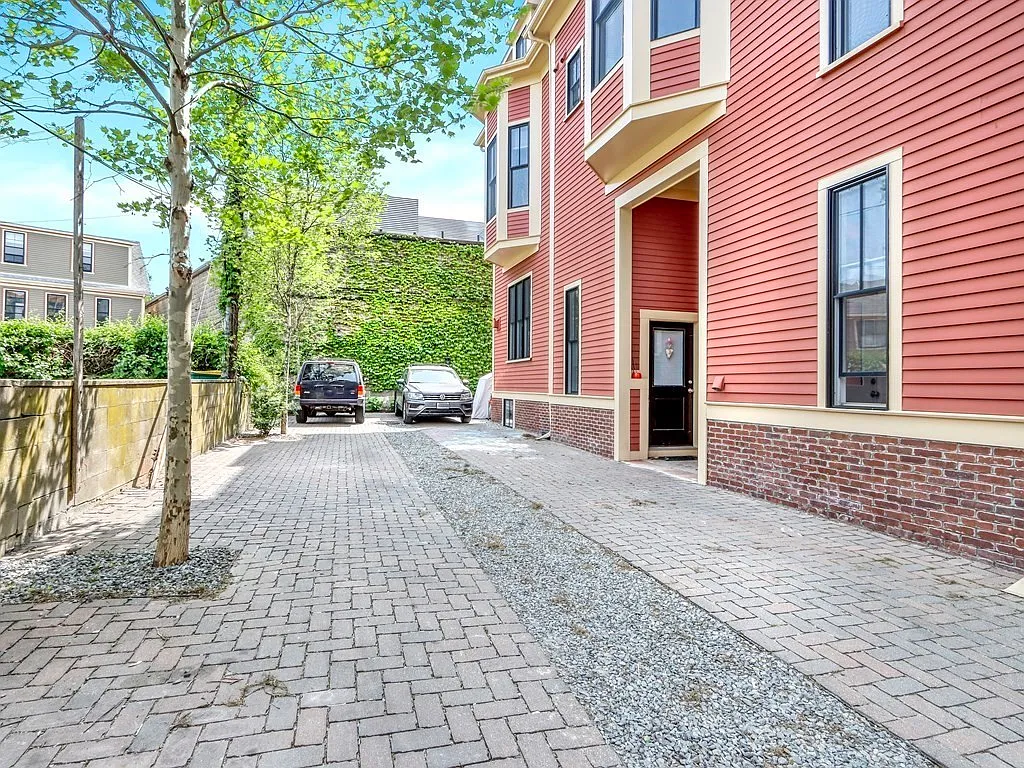 2 bed, 948 sqft, $4,600 — Photo 3