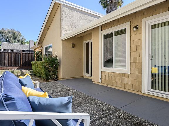 3rd image of 173 Banana Grove Ln