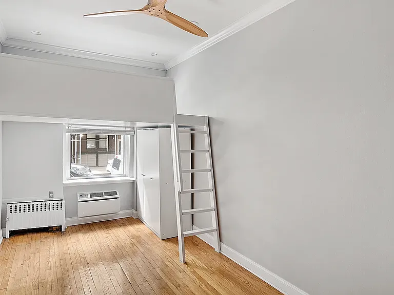 521 E 81st St #B — Photo 2