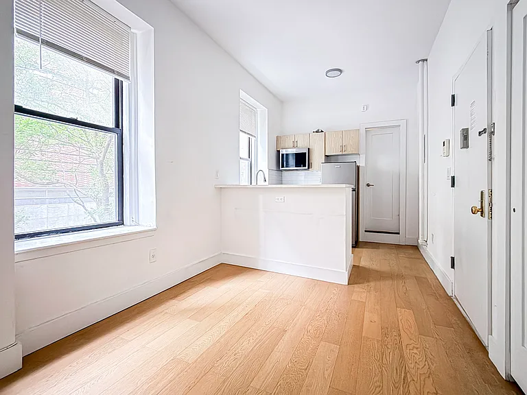 100 W 67th St #2NW — Photo 3