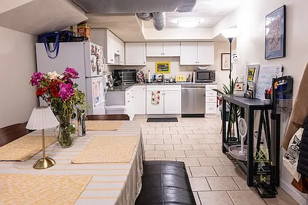 123 Aspinwall Ave