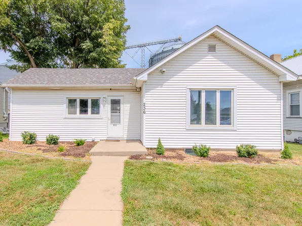 236 W Johnson St, Utica, IL 61373