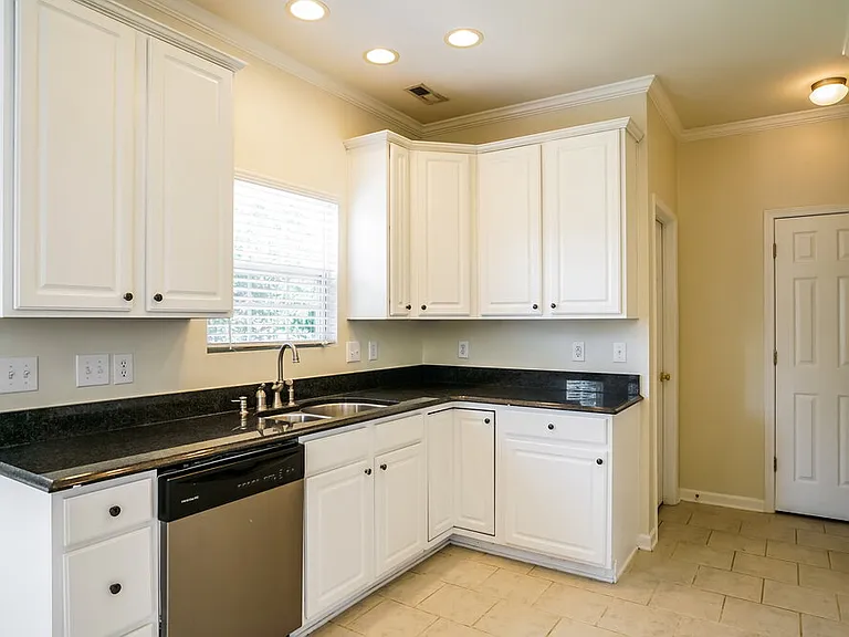813 Stackhurst Way — Photo 8