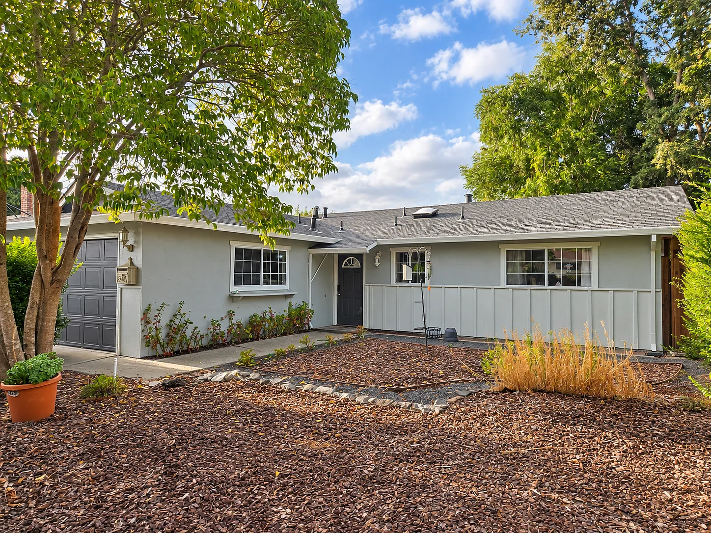 3 bed, 1150 sqft, $1,400 — Photo 1