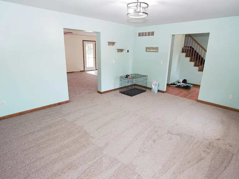 98 Thorndale Cir — Photo 19