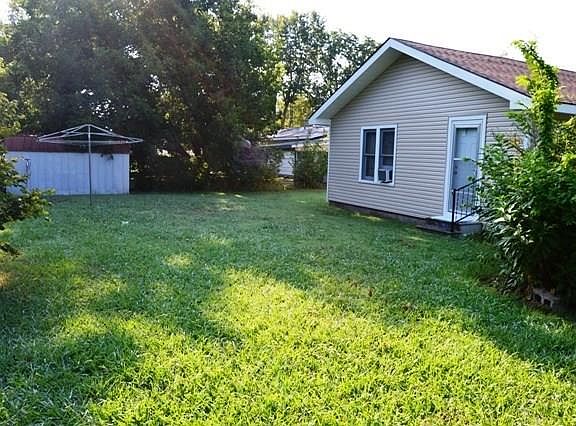 3rd image of 215 E Tiger Ave