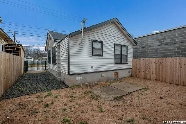 325 S Hackberry St — Photo 16