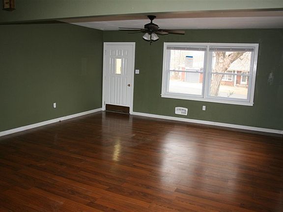 5th image of 919 Brookhaven Dr