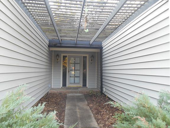 2nd image of 4018 Indian Hills Dr