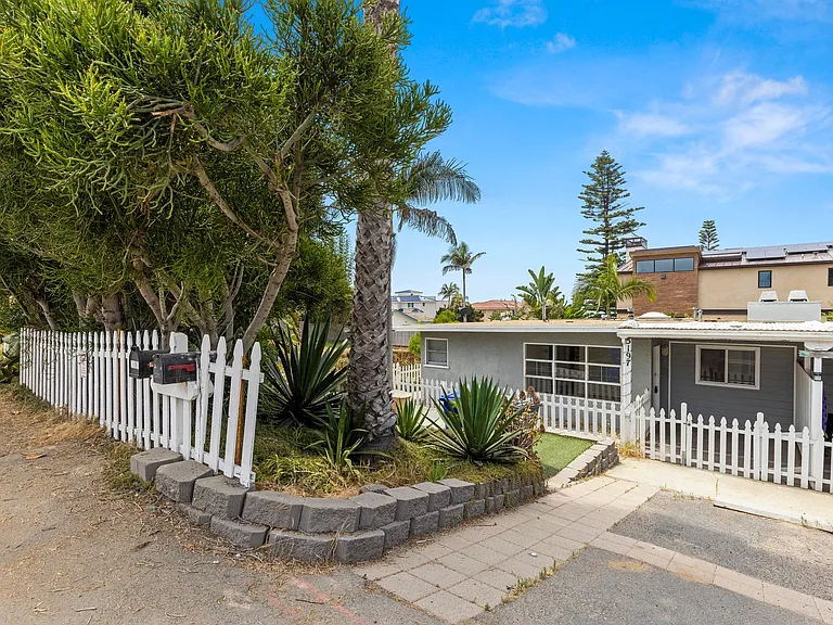 Carlsbad Blvd (Single Story Duplex) — Photo 30