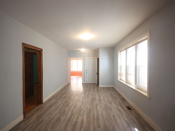 3rd image of 6434 S Richmond St