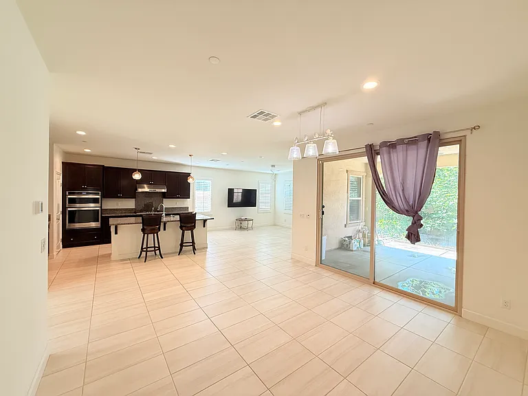 2751 E Agrarian St — Photo 11