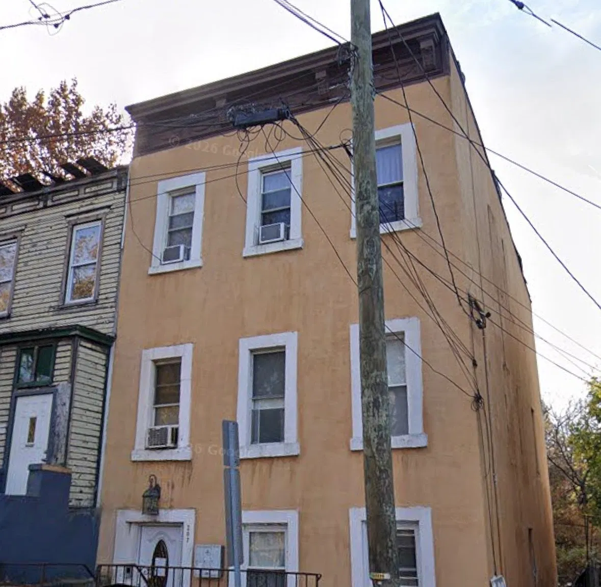 3 bed, 1000 sqft, $2,350 — Photo 2