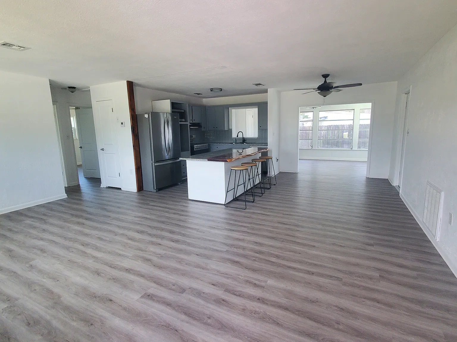 2 bed, 1188 sqft, $2,450 — Photo 4