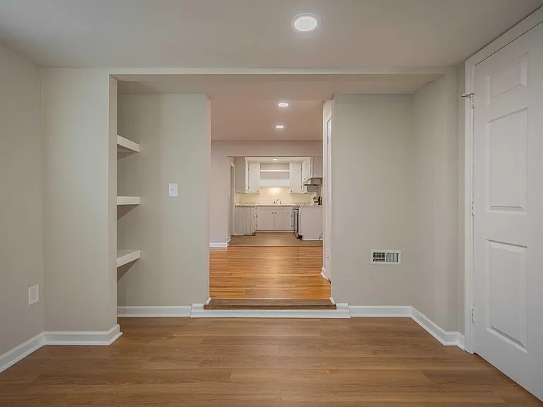 230 Habersham Dr — Photo 3