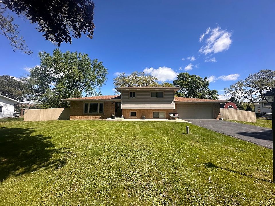 1st image of 1006 Forest Dr