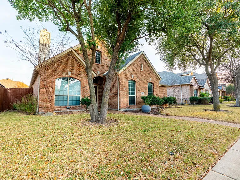 935 Panther Ln — Photo 2