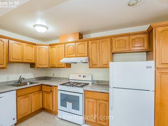 2nd image of 726 Oak St APT 104
