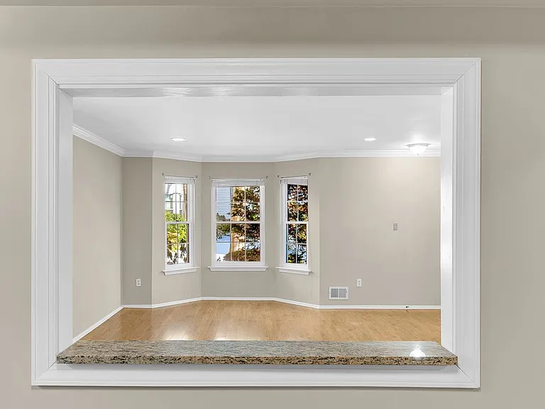 157 Tulip Ln — Photo 6