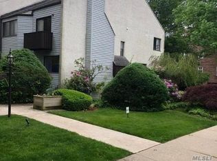 10 Wooleys Ln #1A, Great Neck, NY 11023