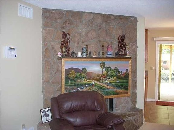 4th image of 121 Gray Dr