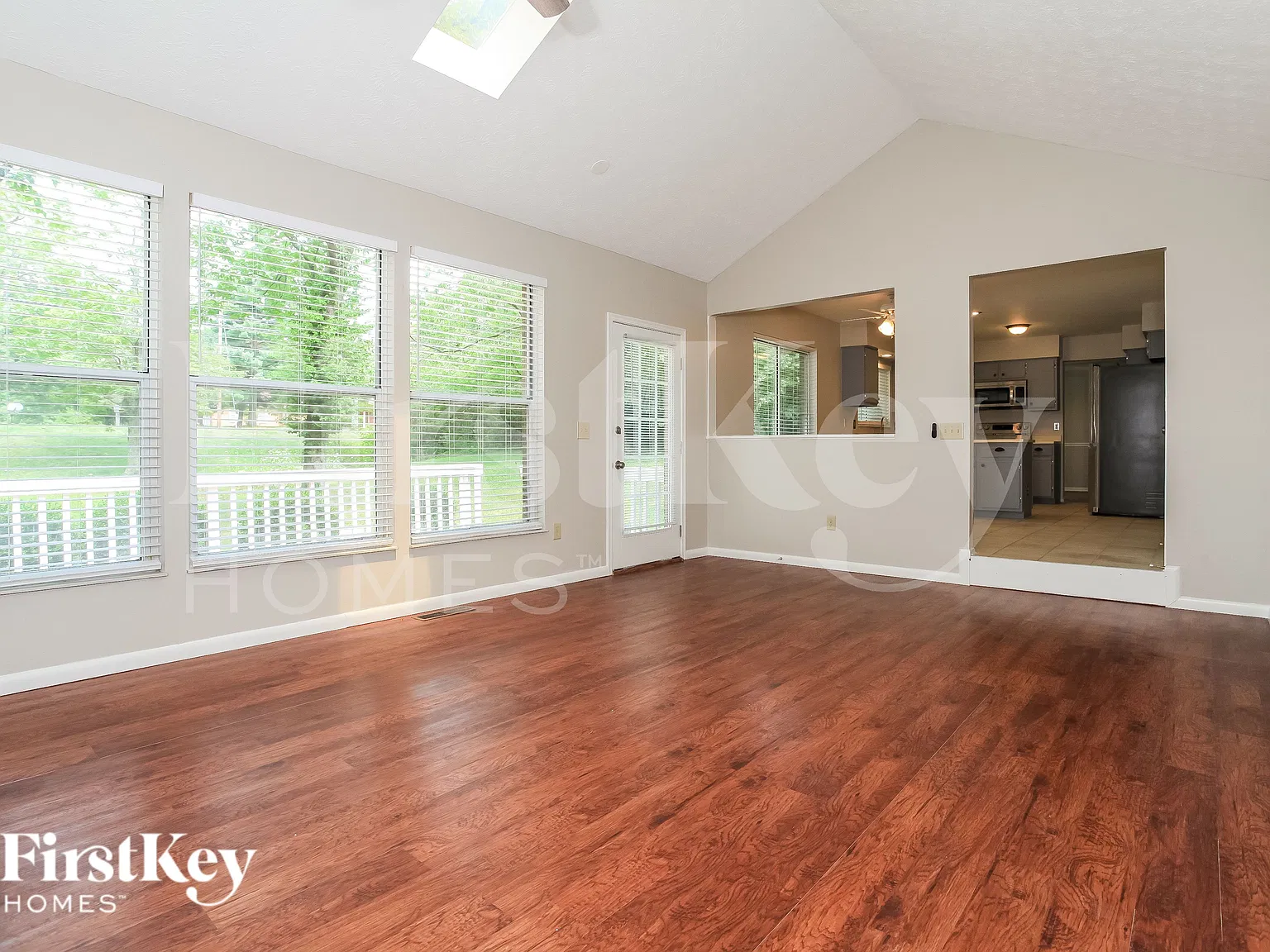 4 bed, 2.5 bath, 2021 sqft, $3,335 — Photo 4